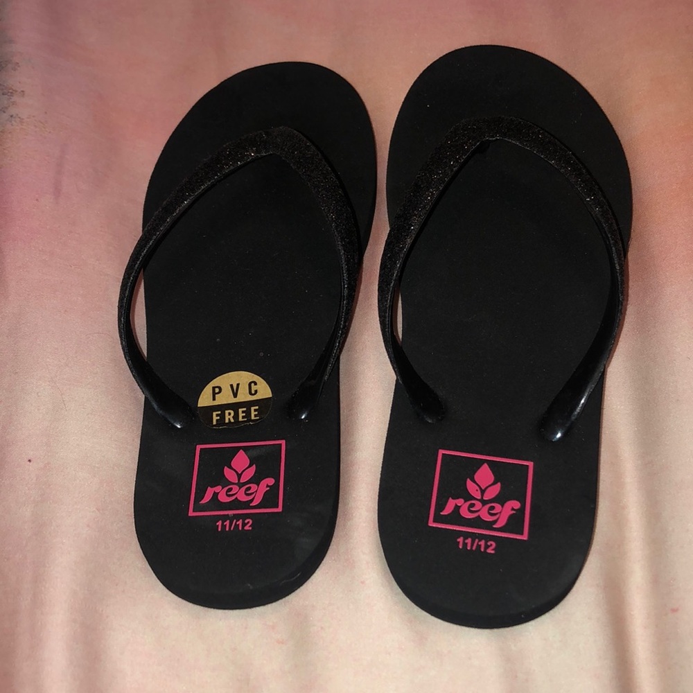 Reef flip flops girls size 11/12